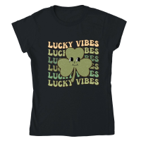 Product Retro St Patrick's Day lucky vibes Classic Womens Crewneck T-shirt